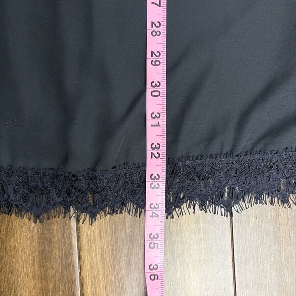 Lulu's size M Black Halter Mock Neck Sleevless Flowy Sleeveless Top Lace Trim - Picture 4 of 10